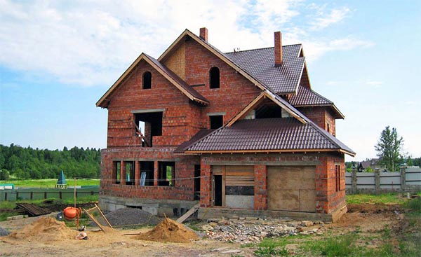 Жительница Абакана отсудила у застройщика стоимость дома за сорванные сроки