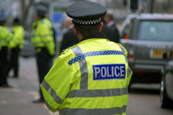 Полицейские взорвали подозрительный автомобиль в Лондоне