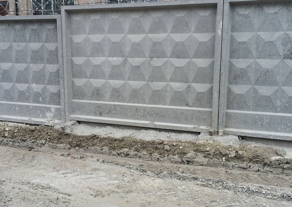 В Черногорске бережливый мужчина украл... бетонный забор