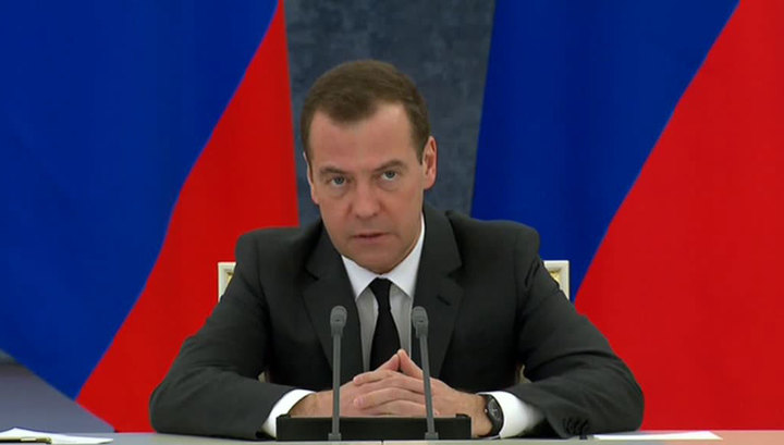 Медведев: Росссия и НАТО вновь втянулись в холодную войну