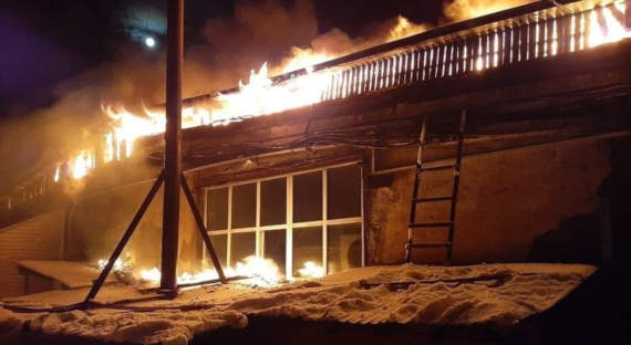 В Ангарске сгорел цех с майнинговыми фермами