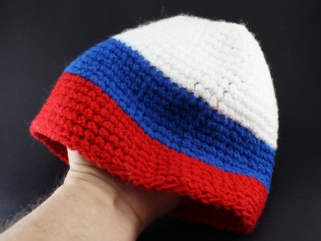 Российские олимпийцы смогут носить шапку с триколором