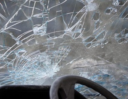 В лобовом столкновении на трассе Хакасии пострадало 7 человек