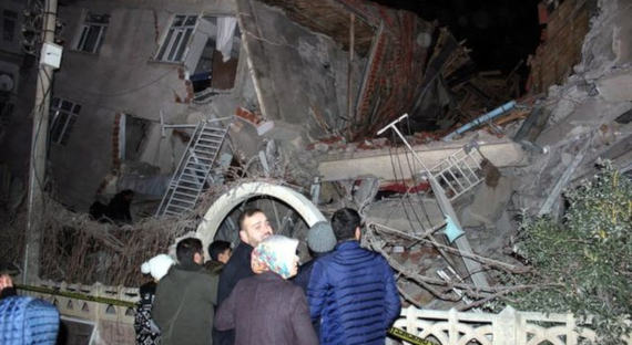 В Турции погибли при землетрясении 18 человек
