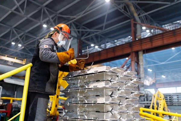 Металлурги Саяногорского алюминиевого завода борются за звание «Профессионалы РУСАЛа»