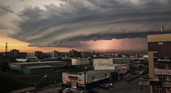 Ураган в Барнауле: один человек погиб, 35 тыс. человек остаются без света