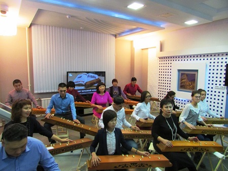 В столице Хакасии прошел вечер чатханной музыки