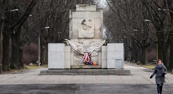 В Варшаве снесли последний памятник советским воинам