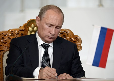 Путин снял с должностей 10 высокопоставленных силовиков