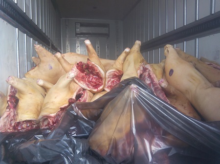 В торговые сети Хакасии пытается прорваться подозрительное мясо