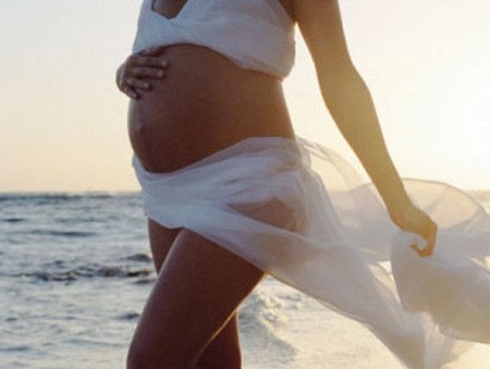 Роспотребнадзор советует беременным не ездить на Мальдивы и в Таиланд из-за вируса Зика