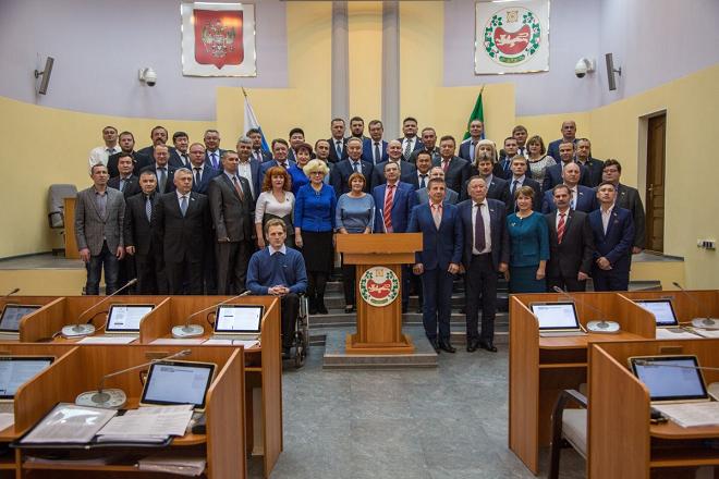 Верховный Совет Хакасии поправил бюджет и избрал главу комитета
