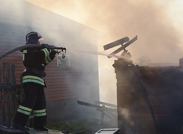 В Хакасии на выходных горели дом и машина