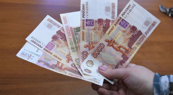 Депутаты предложили раздать россиянам по 25 тысяч рублей