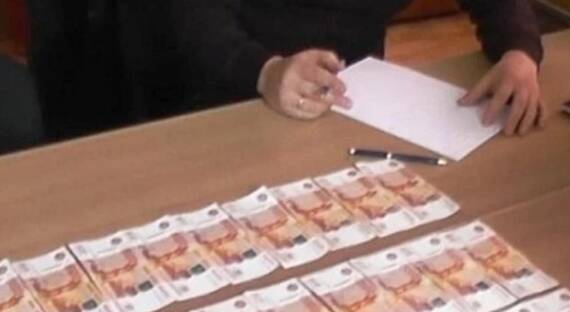 В Новосибирске задержали депутата за получение взятки