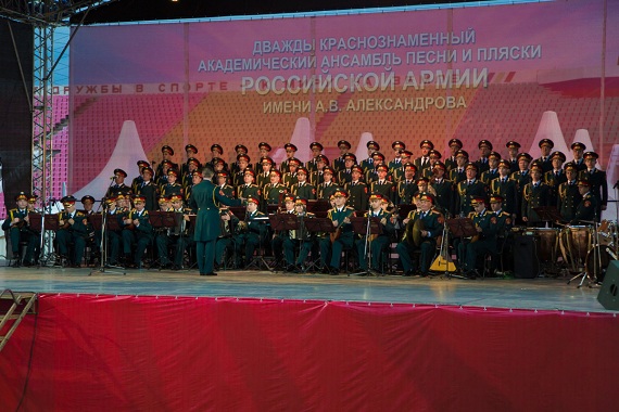 Сергей Шойгу посетил концерт ансамбля песни и пляски имени А.В. Александрова в Хакасии (ФОТО)