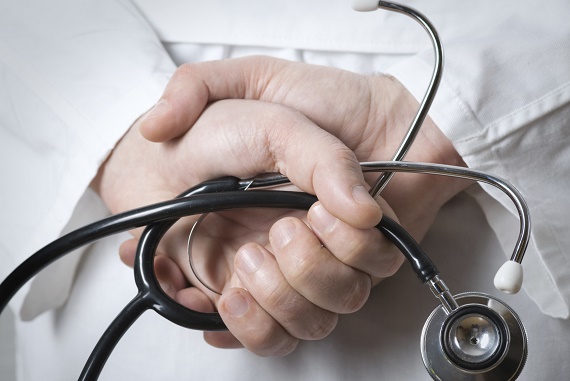 В Хакасии главврача республиканской больницы обвиняют в получении взятки