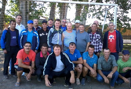 В Хакасии на футбольном поле сразились ветераны