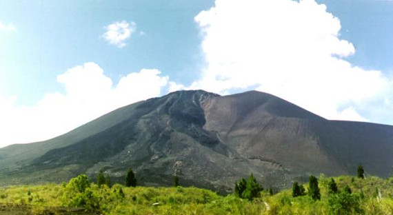 На Сулавеси произошло извержение вулкана