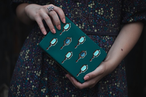 Дизайнеры Хакасии сделали коллекцию “сказочных” сумок из дерева (ФОТО)