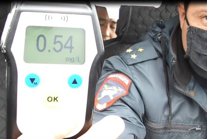 В Хакасии пьяный сельчанин надавил на газ, чтобы не встречаться с полицейским