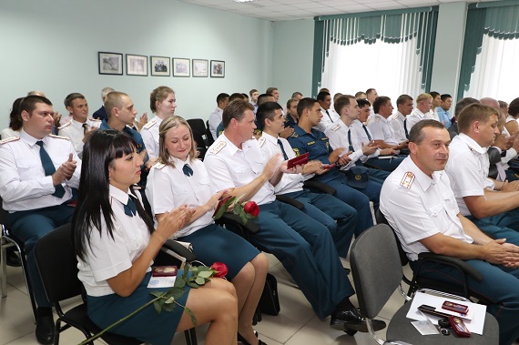 В Хакасии торжественно наградили лучших сотрудников пожарного надзора