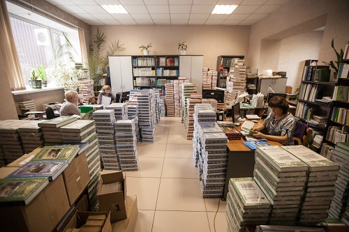 Русское географическое обществ подарило Хакасии тысячи книг