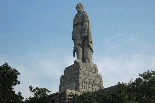 В Болгарии вандалы осквернили памятник советскому воину «Алеше»