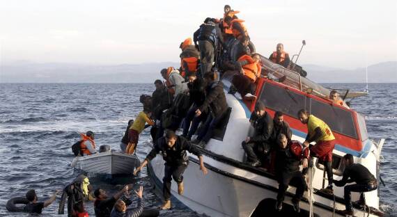 Пятнадцать человек погибли у берегов Греции в результате кораблекрушения