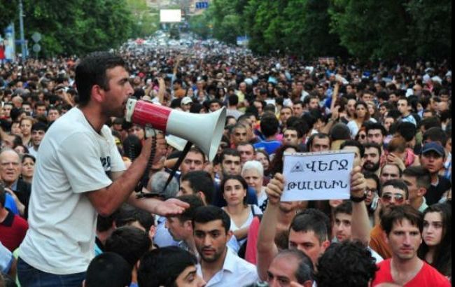 Протесты в центре Еревана продолжаются