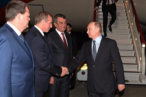 Путин поручил немедленно помочь пострадавшим от паводков россиянам
