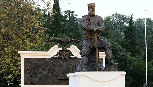 Автор открытого памятника Александру III заявил, что ошибок у него нет