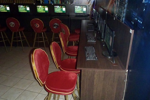 В Абакане под видом букмекерской конторы работал азартный клуб