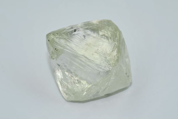 В Якутии найден гигантский алмаз ценой в $1,5 млн