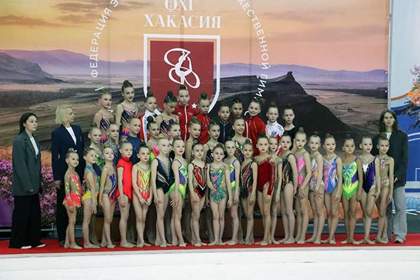 В Абакане проходит открытое первенство Хакасии по художественной гимнастике