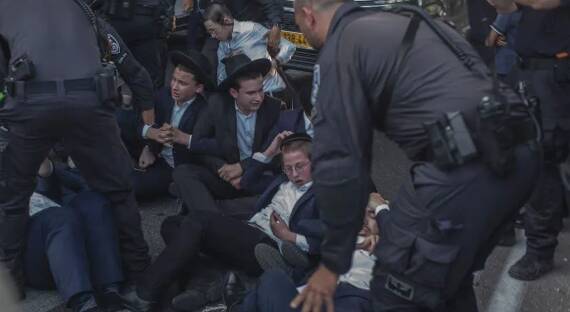 В Израиле начались протесты иудеев против призыва в армию