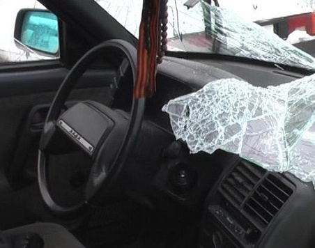 ДТП на трассе в Хакасии: девушка вылетела через лобовое стекло