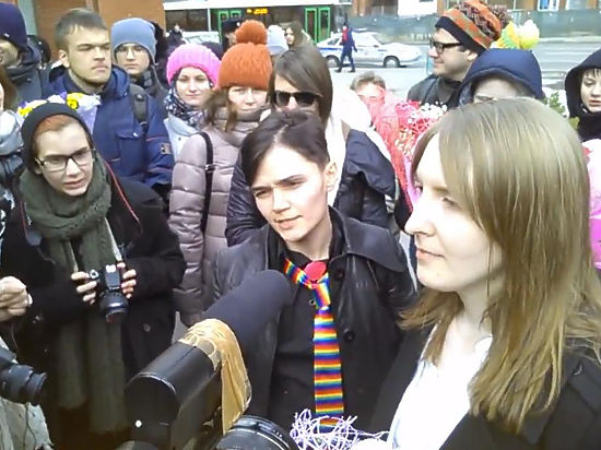 Чтобы пожениться, трансгендерам пришлось оккупировать загс в Москве