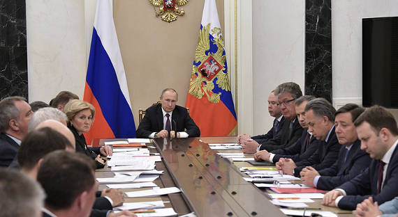 Путин намерен поднять зарплату некоторым бюджетникам
