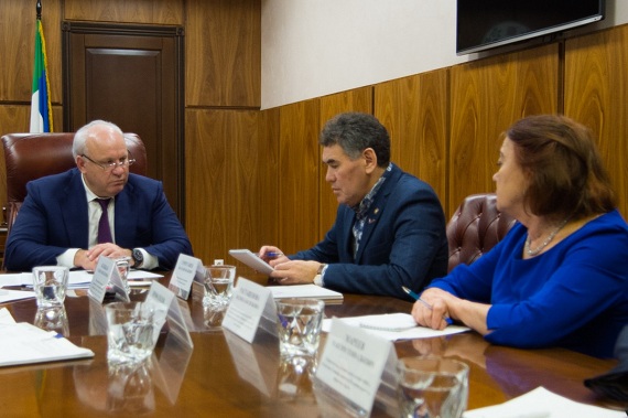 Глава Хакасии и представители ОНФ обсудили реализацию указов Владимира Путина
