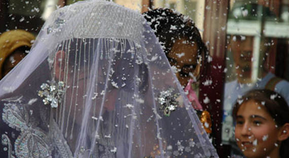В Таджикистане запретили вступать в брак братьям и сестрам