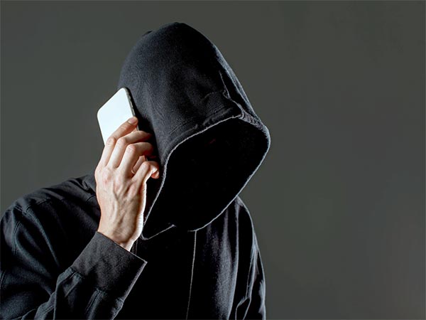 После общения с мошенниками девушка лишилась автомобиля