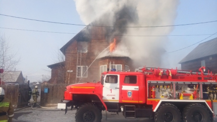 В Хакасии 6 пожаров за сутки, в том числе у многодетной семьи