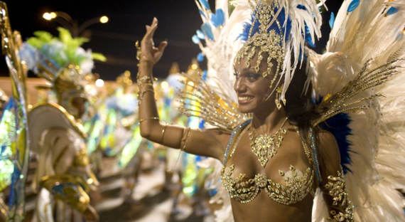 В Рио-де-Жанейро перенесли карнавал