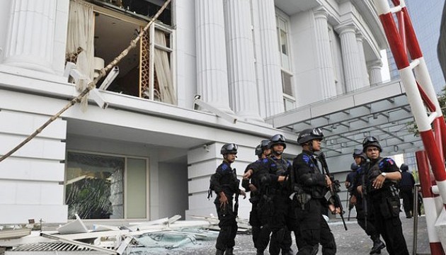 В столице Индонезии произошел теракт: не менее пяти погибших