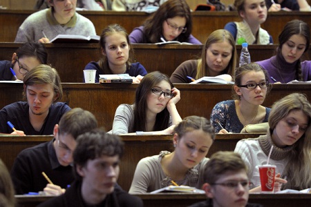 В России 10 вузам запретили принимать студентов