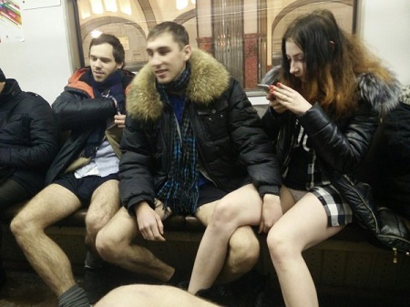 Московская часть мирового флешмоба «В метро без штанов» повторится