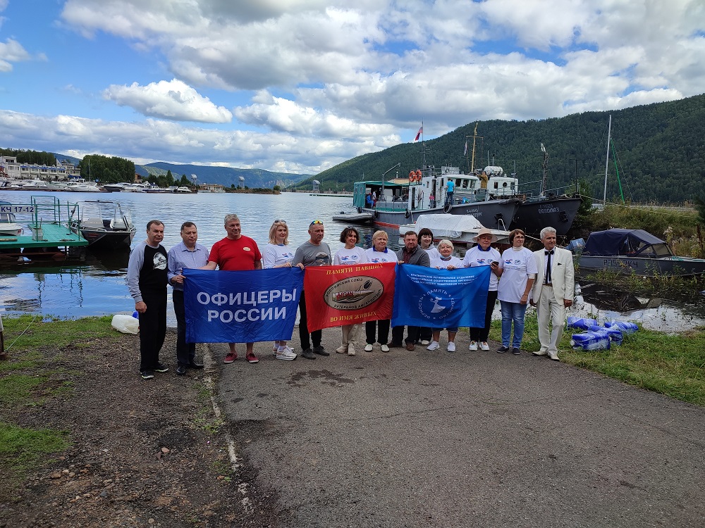 В Красноярском крае состоялся 112-километровый заплыв в честь Дня флага России