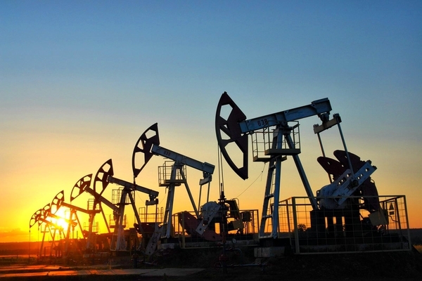 Нефть дешевеет, но нефтедобывающие компании пока спокойны