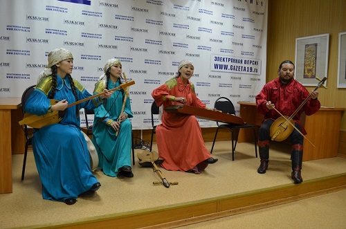 Ансамбль «Хазыр суғ» театра Топанова из Хакасии даст концерт